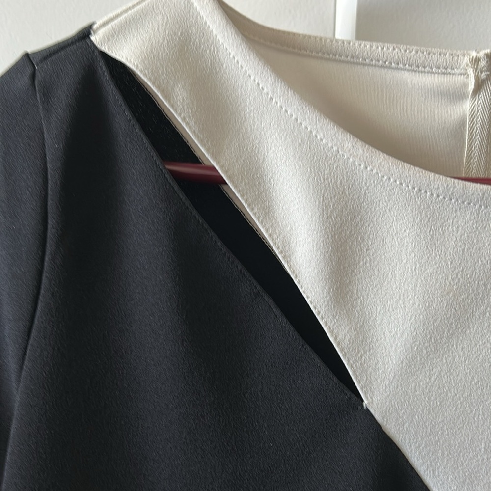 Calvin Klein Cut out Colorblock Top - Picture 10 of 10